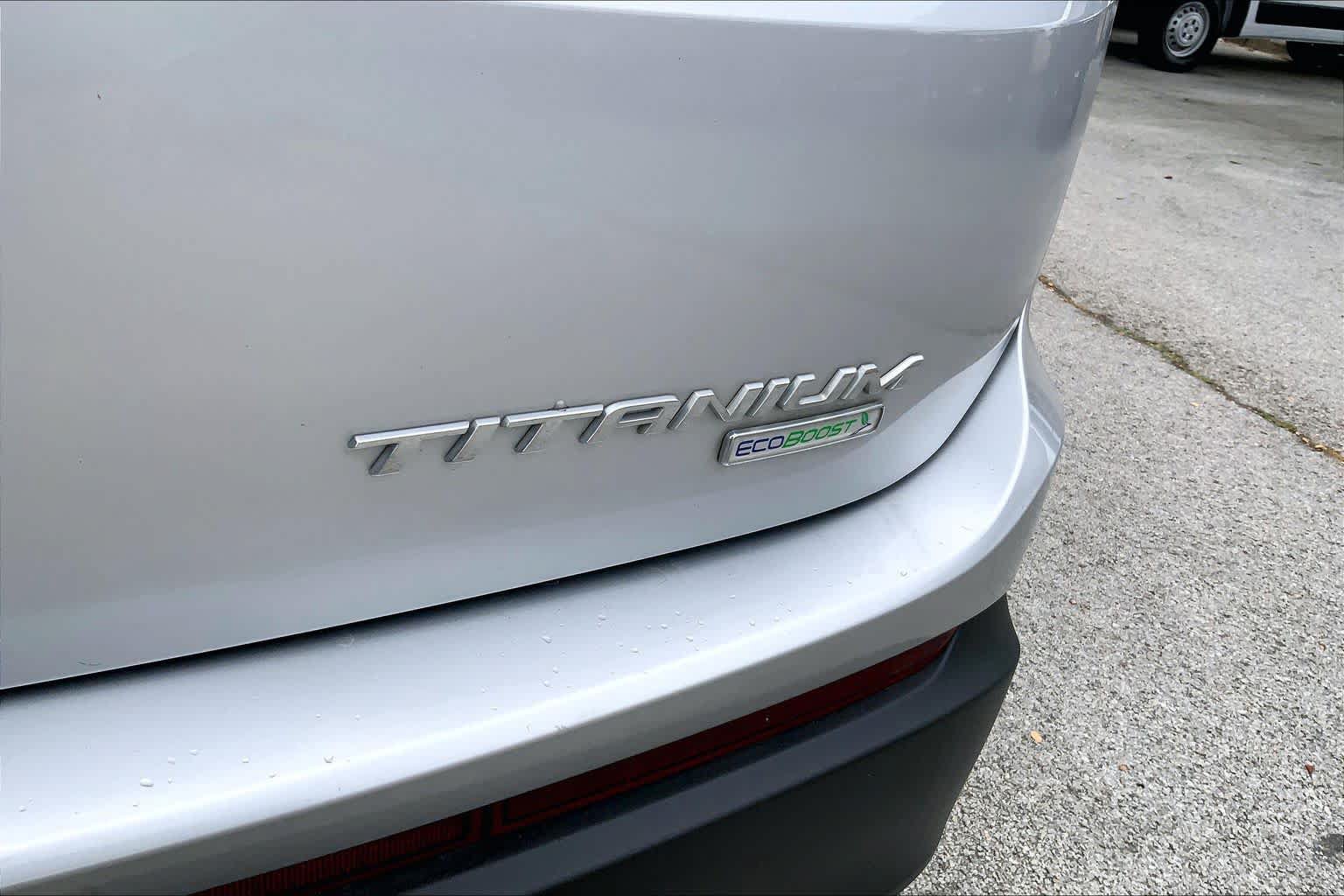 Used 2018 Ford Edge Titanium w/ Equipment Group 301A FWD image 28