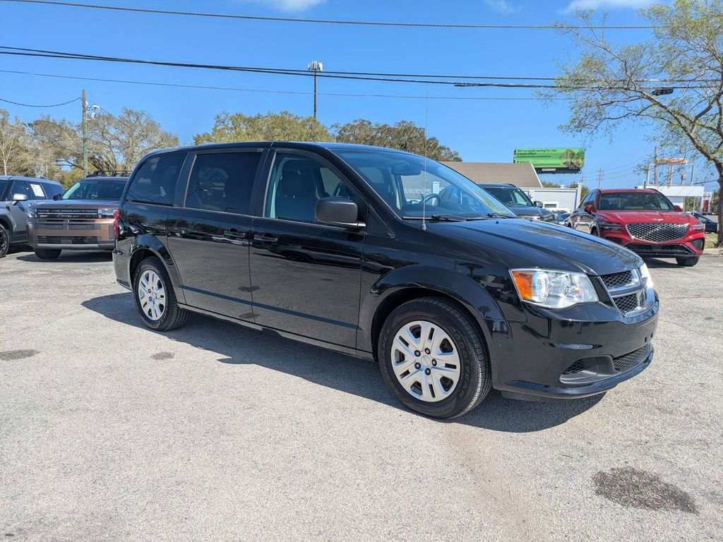 Used 2018 Dodge Grand Caravan SE w/ UConnect Hands-Free Group image 2
