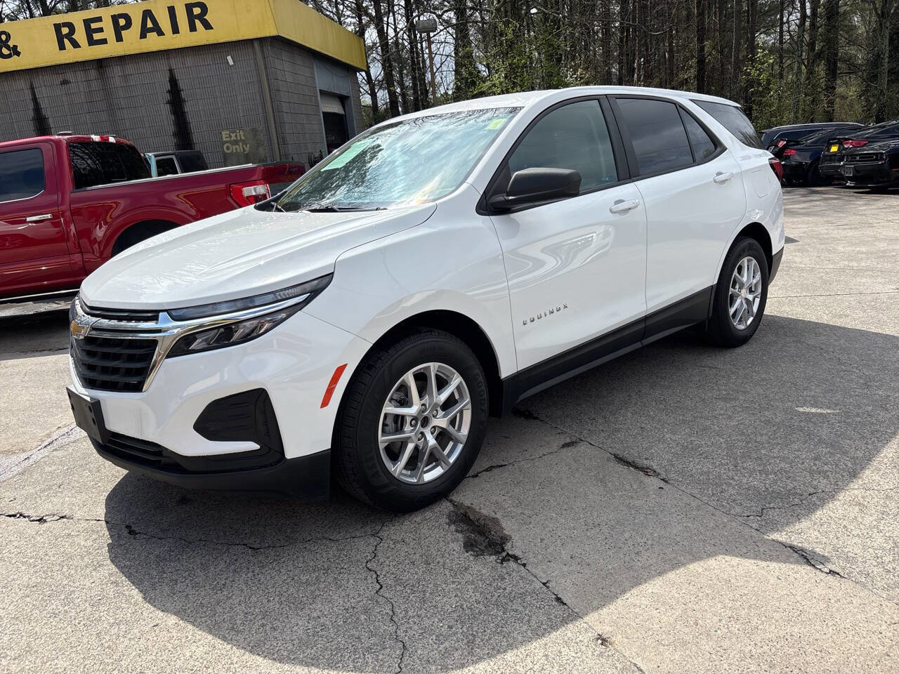Used 2022 Chevrolet Equinox LS w/ LS Convenience Package image 2
