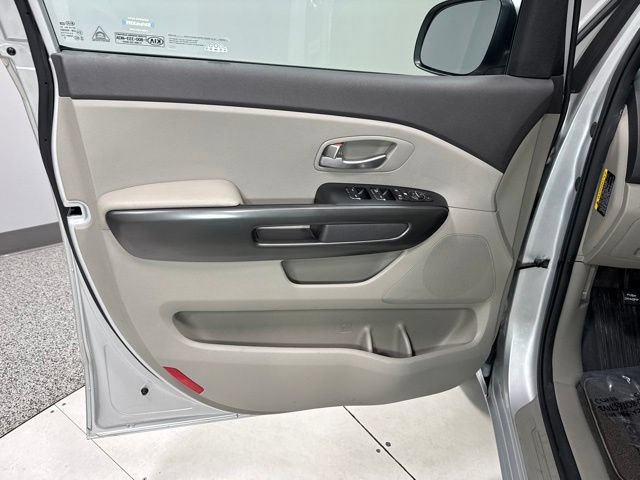 Used 2018 Kia Sedona L FWD image 8