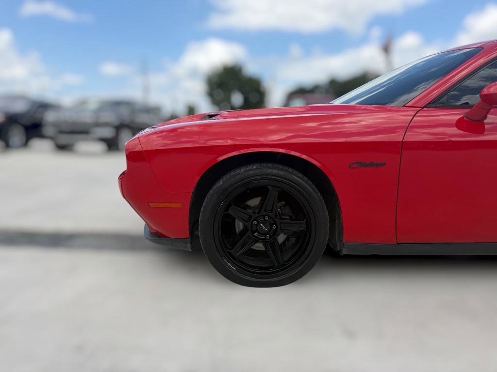 Used 2015 Dodge Challenger SXT RWD image 6
