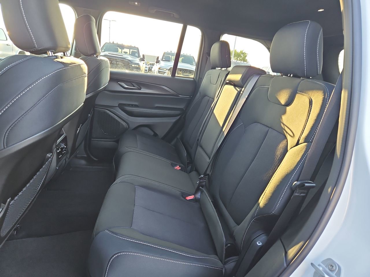 New 2025 Jeep Grand Cherokee Laredo w/ Luxury Tech Group I image 13