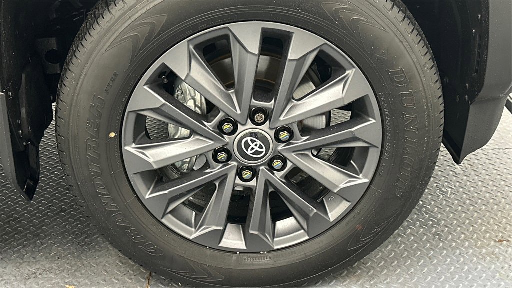 Used 2025 Toyota Land Cruiser image 18