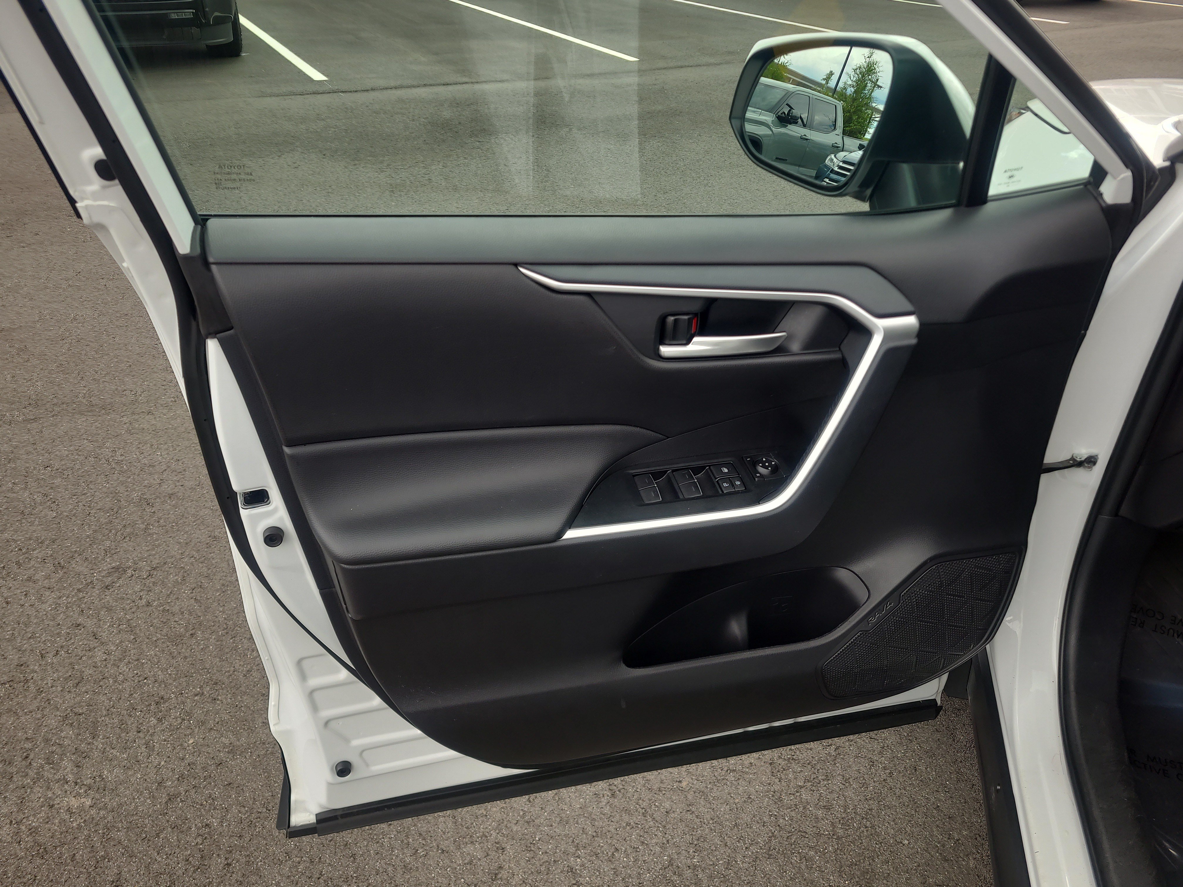 Certified 2025 Toyota RAV4 XLE AWD/4WD image 14