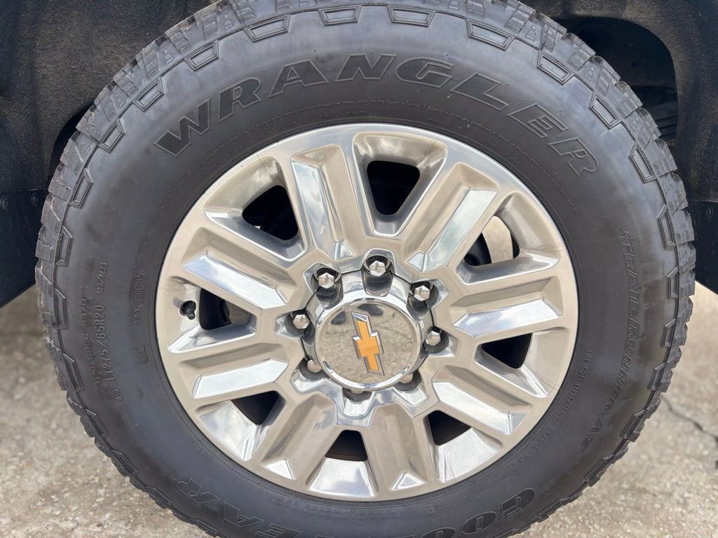 Used 2024 Chevrolet Silverado 2500 High Country w/ Technology Package image 10