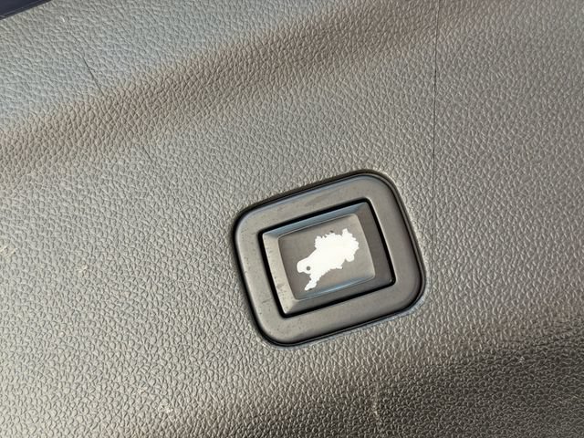 Certified 2022 Cadillac Escalade ESV Premium Luxury RWD image 18