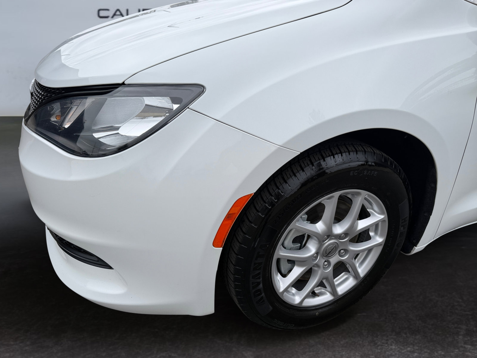 Used 2023 Chrysler Voyager LX FWD image 6