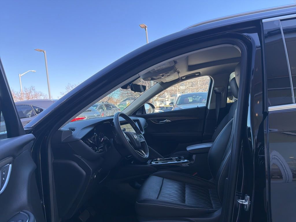 Used 2022 Buick Envision Avenir w/ Technology Package II image 18