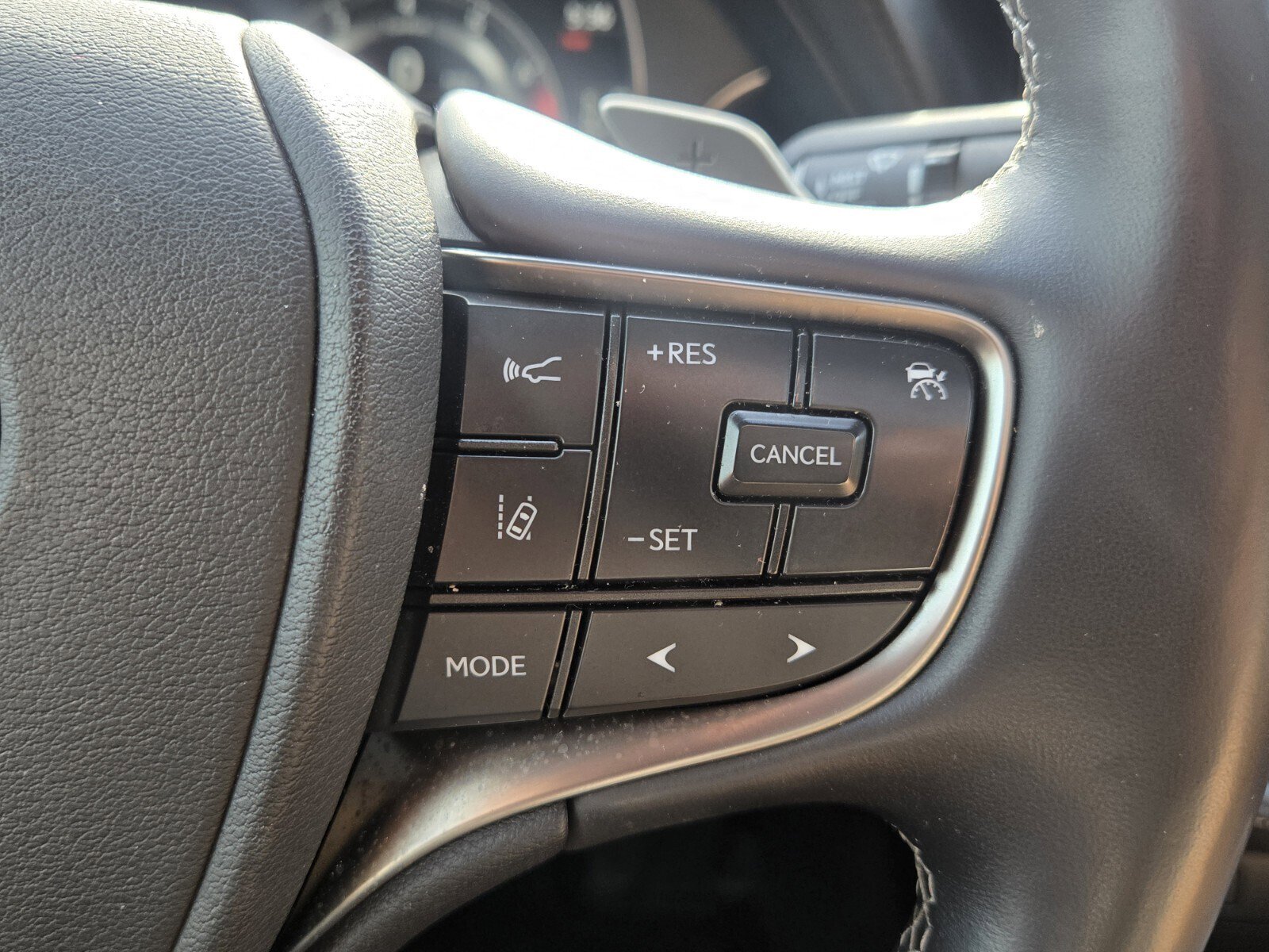 Certified 2023 Lexus LS 500 w/ Accessory Package (Z2) RWD image 23