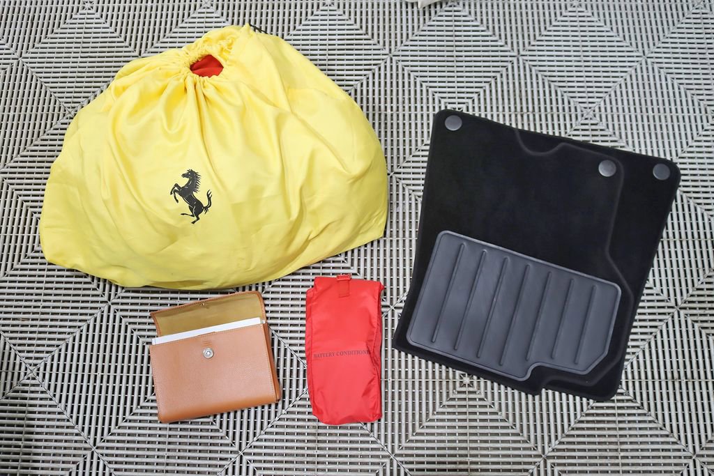 Used 2010 Ferrari California RWD image 31