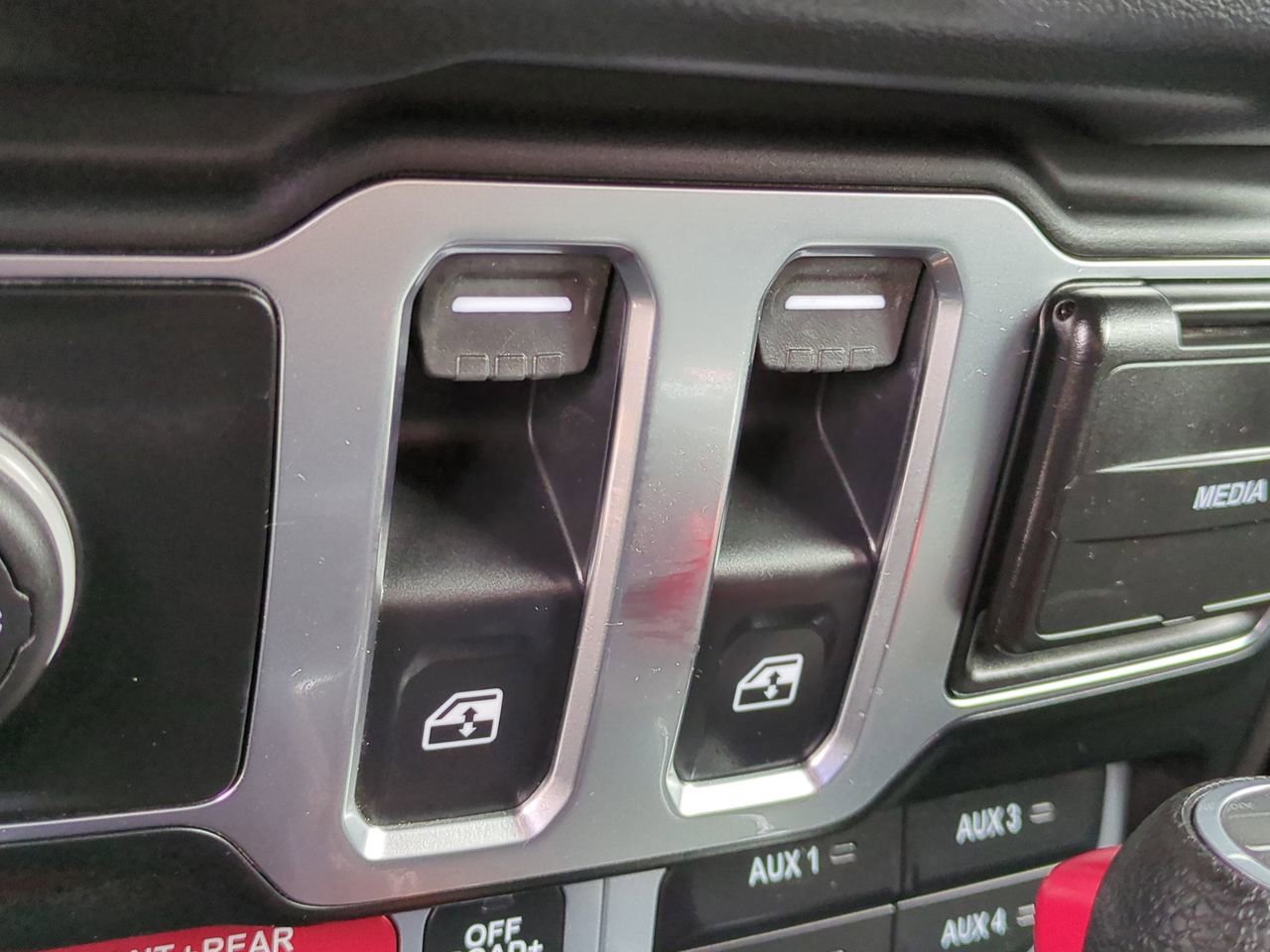 Used 2024 Jeep Wrangler Rubicon w/ Safety Group image 23