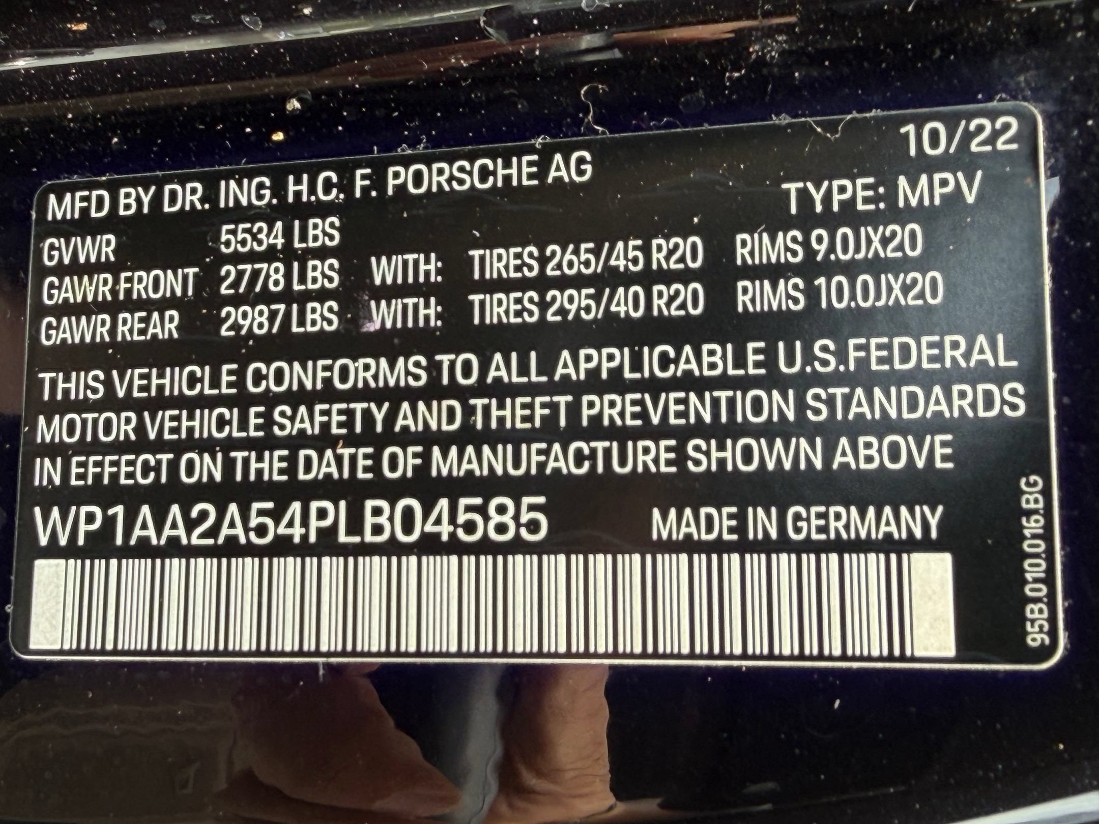 Certified 2023 Porsche Macan AWD/4WD image 34