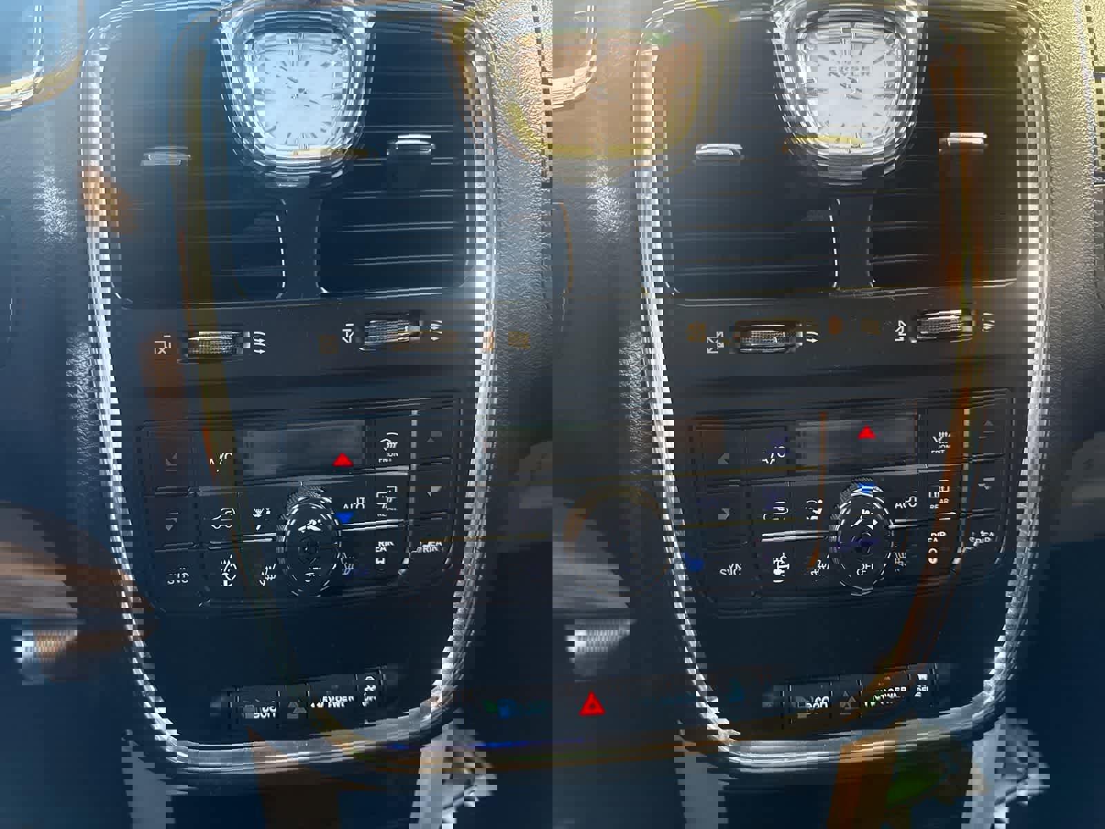 Used 2016 Chrysler Town & Country Touring w/ Driver Convenience Group FWD image 24