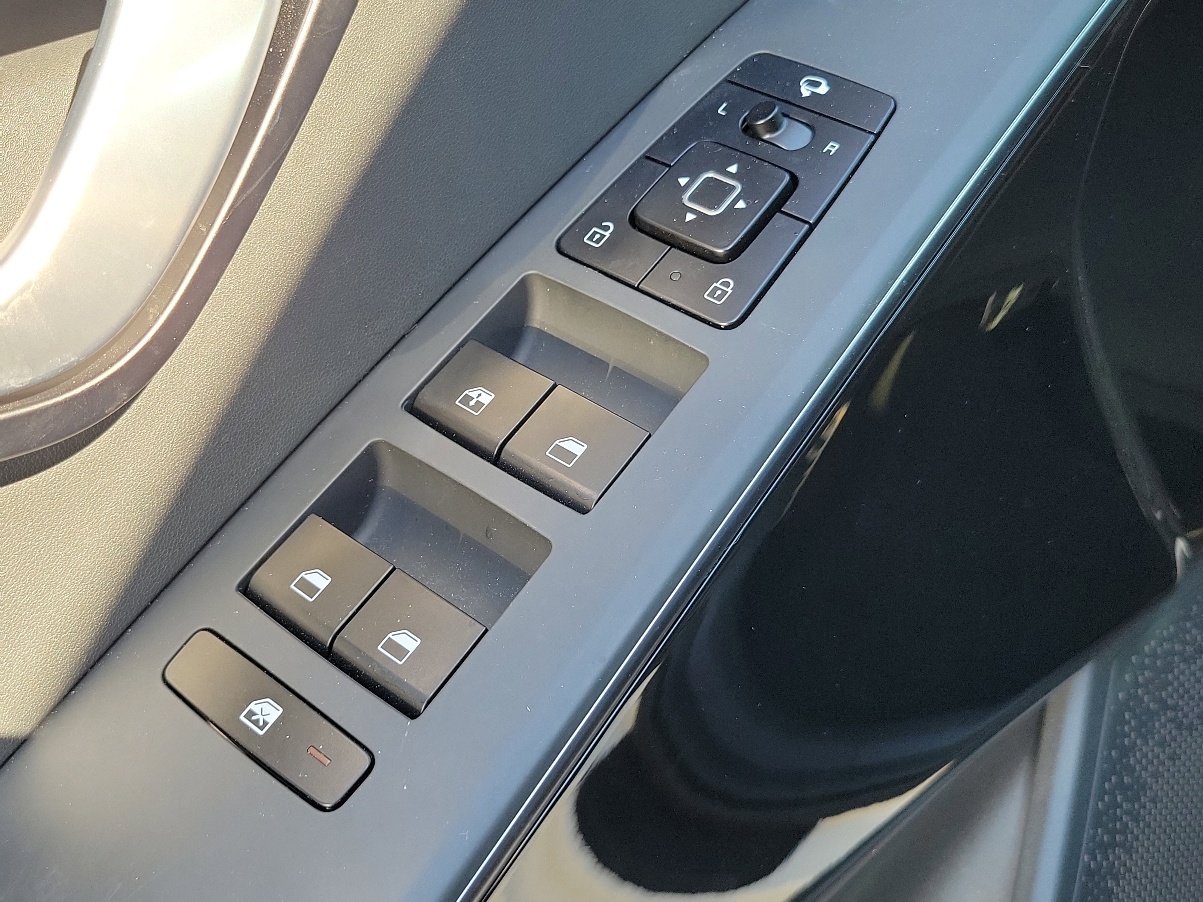 Used 2023 Kia Niro EX Touring image 24