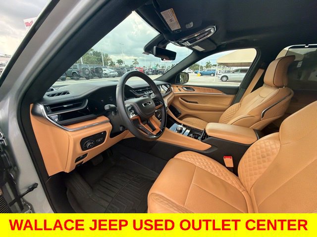 Used 2022 Jeep Grand Cherokee Summit AWD/4WD image 2