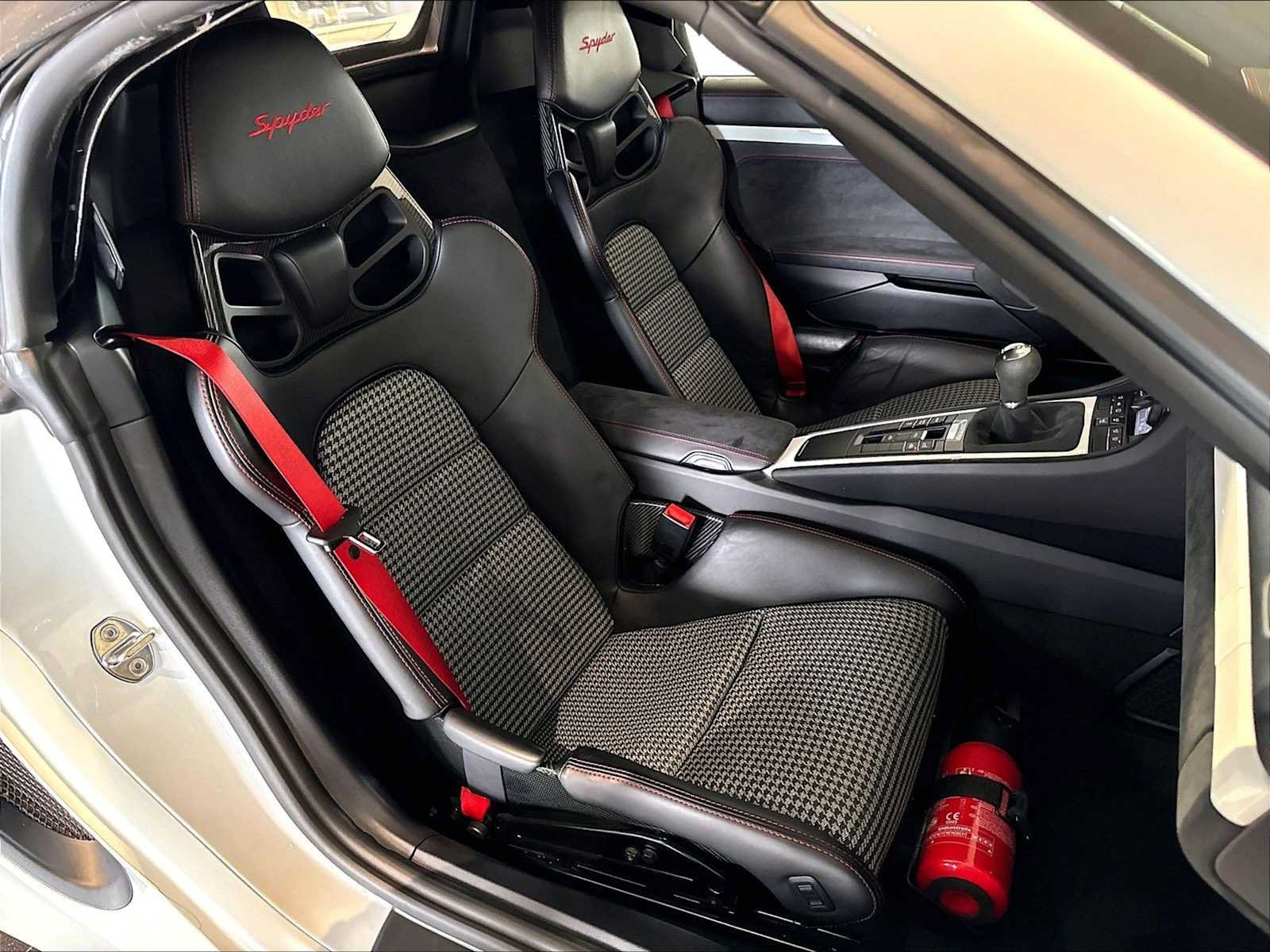 Used 2016 Porsche Boxster Spyder RWD image 23