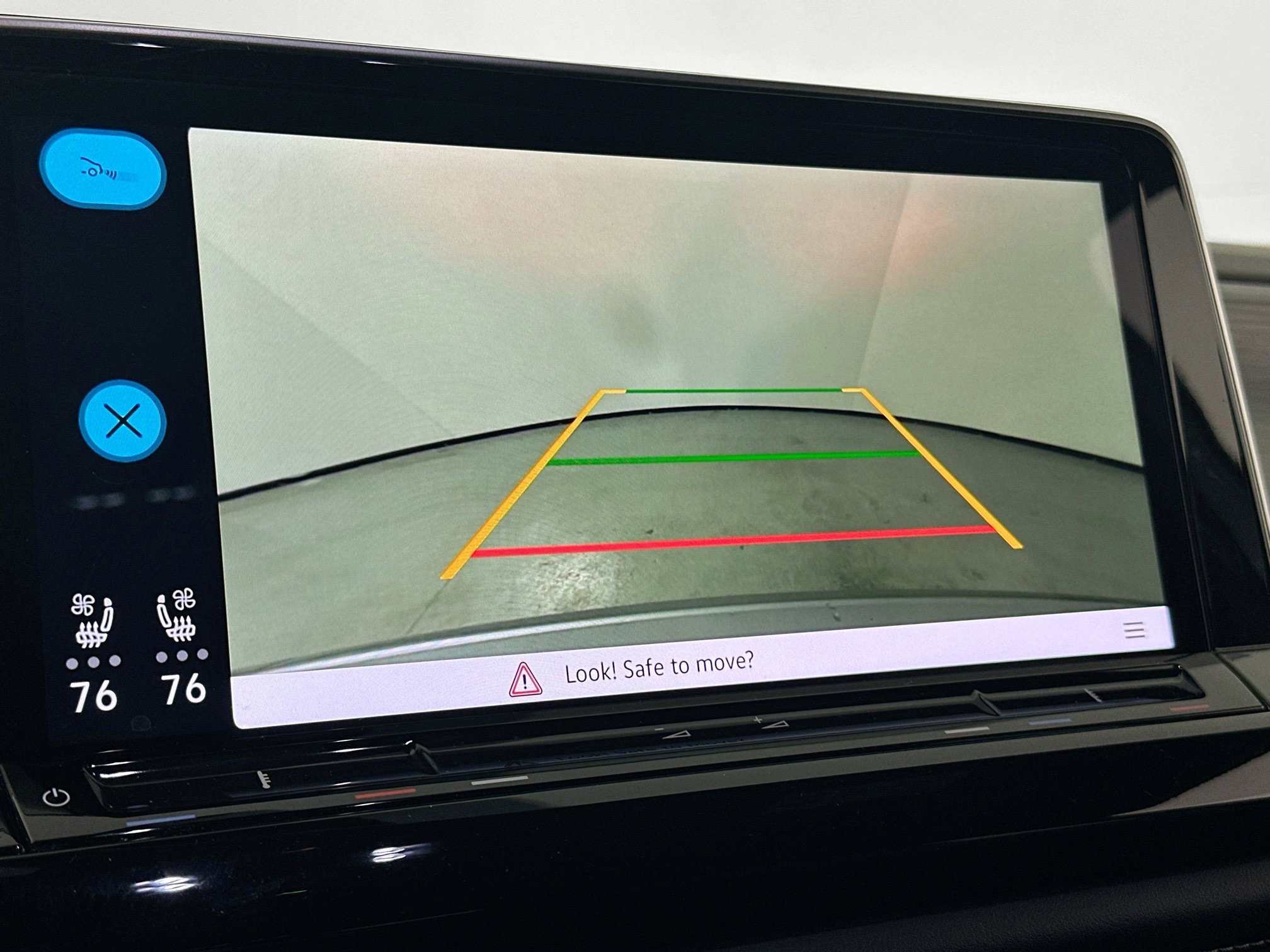 Used 2025 Volkswagen Atlas Cross Sport SE image 13