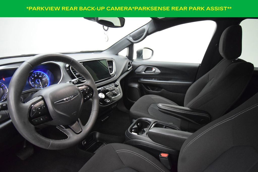 Used 2023 Chrysler Pacifica Touring FWD image 9