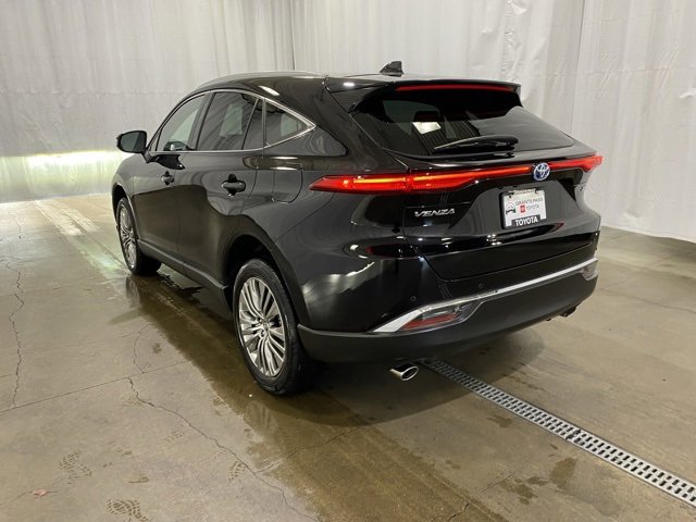 Certified 2024 Toyota Venza XLE image 6