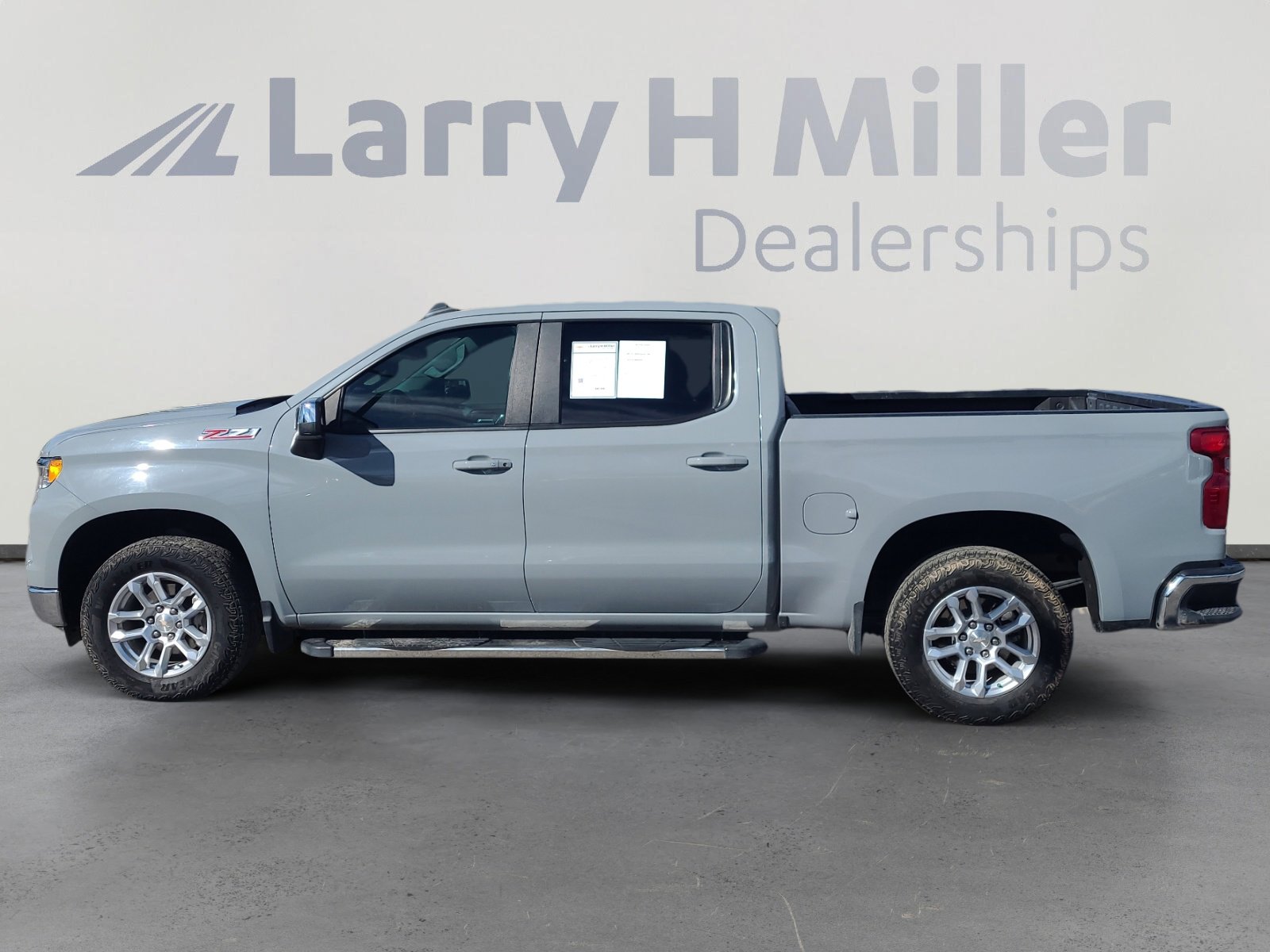 Used 2024 Chevrolet Silverado 1500 LT w/ Z71 Off-Road Package image 2