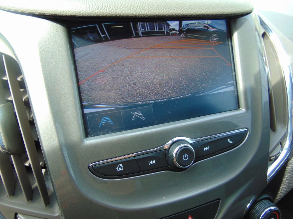 Used 2017 Chevrolet Cruze LT FWD image 19