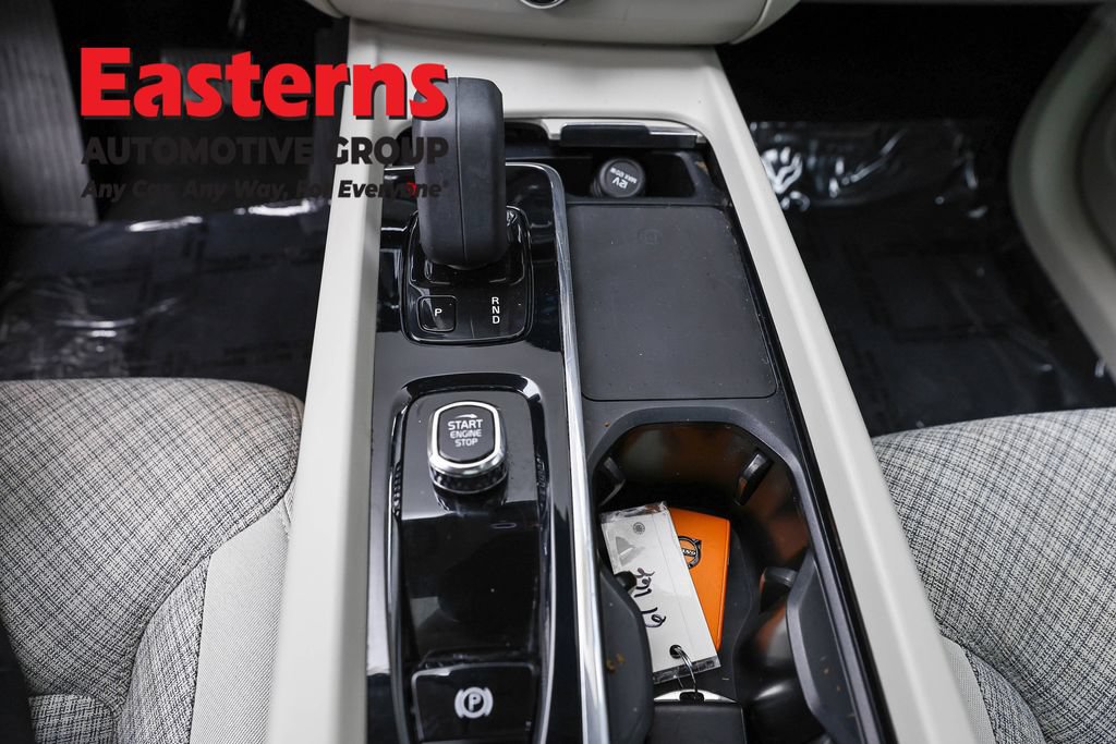 Used 2022 Volvo XC60 B5 Momentum AWD/4WD image 15