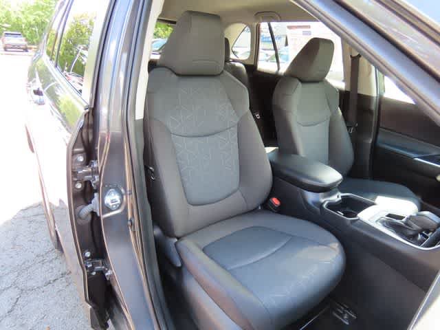 Used 2025 Toyota RAV4 XLE AWD/4WD image 16