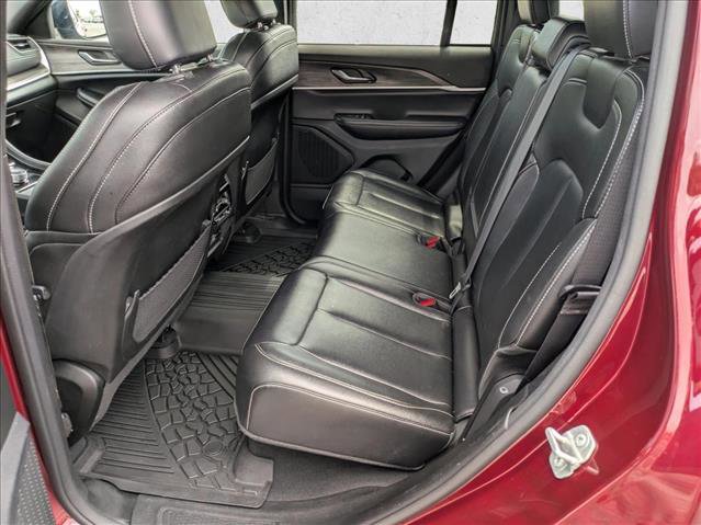 Used 2024 Jeep Grand Cherokee Limited AWD/4WD image 17