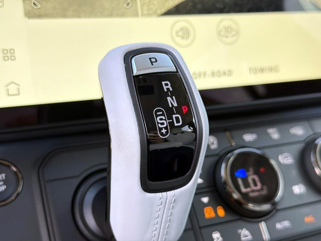 New 2026 Land Rover Defender 110 OCTA image 27