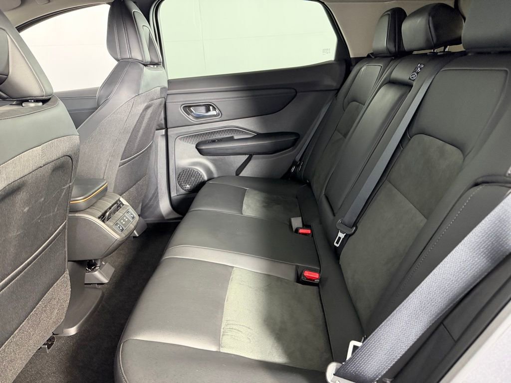 Used 2025 Nissan Ariya FWD image 26