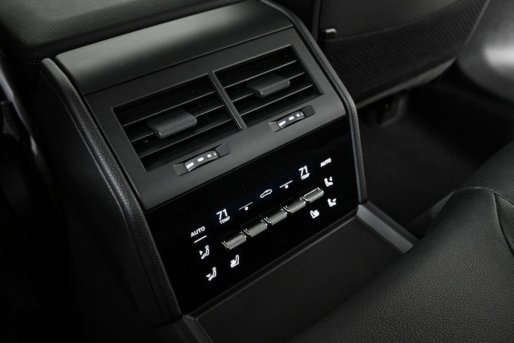 Used 2025 Porsche Panamera RWD image 21