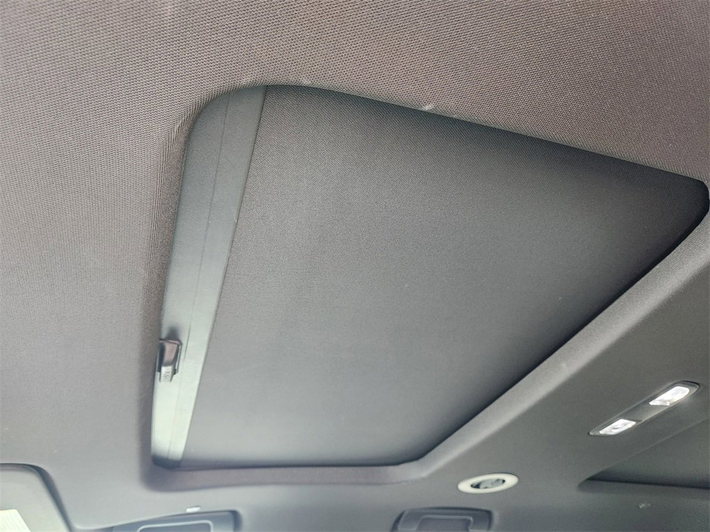 Used 2023 Chevrolet Traverse Premier image 28