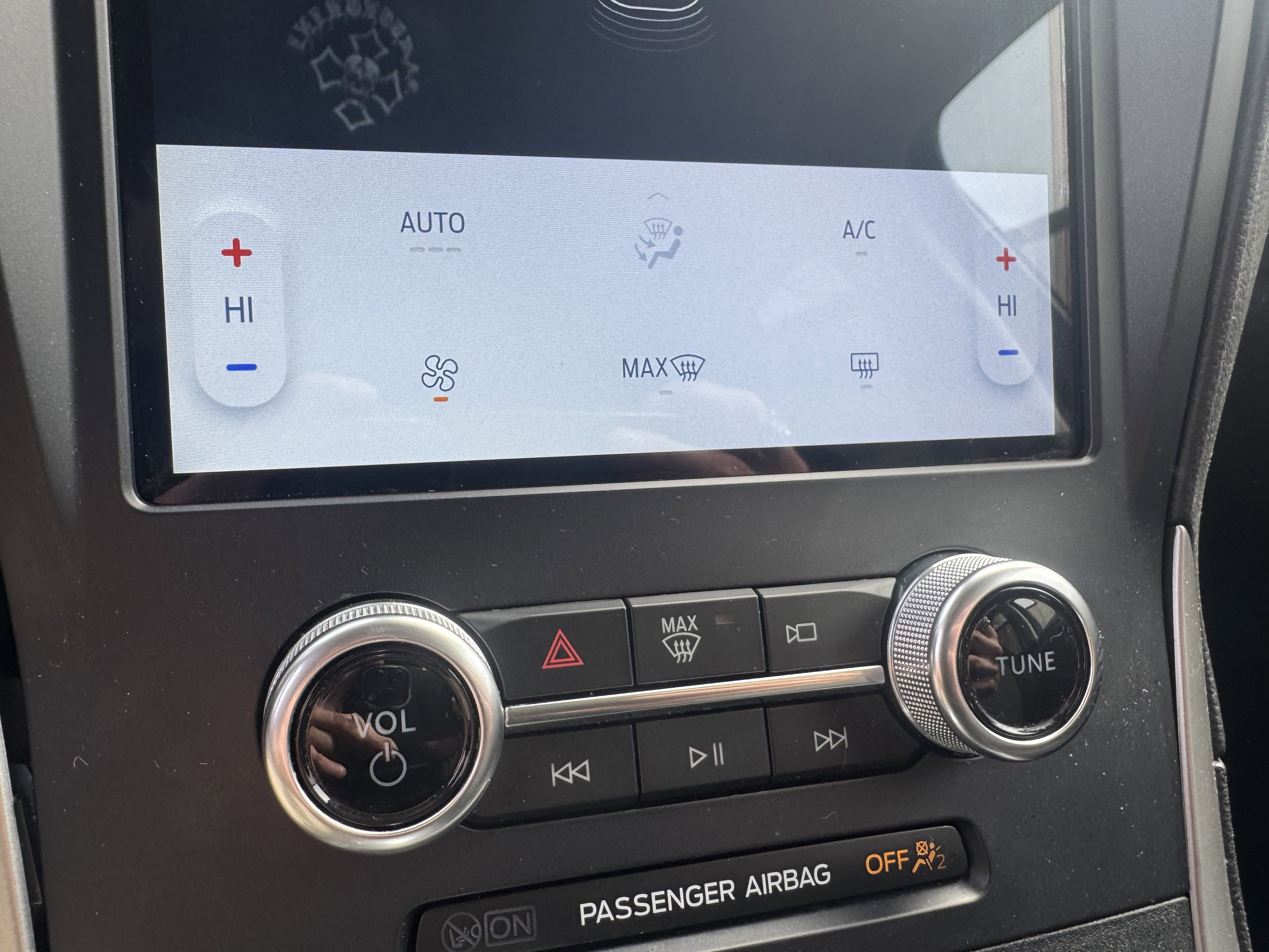 Used 2021 Ford Edge SE image 26