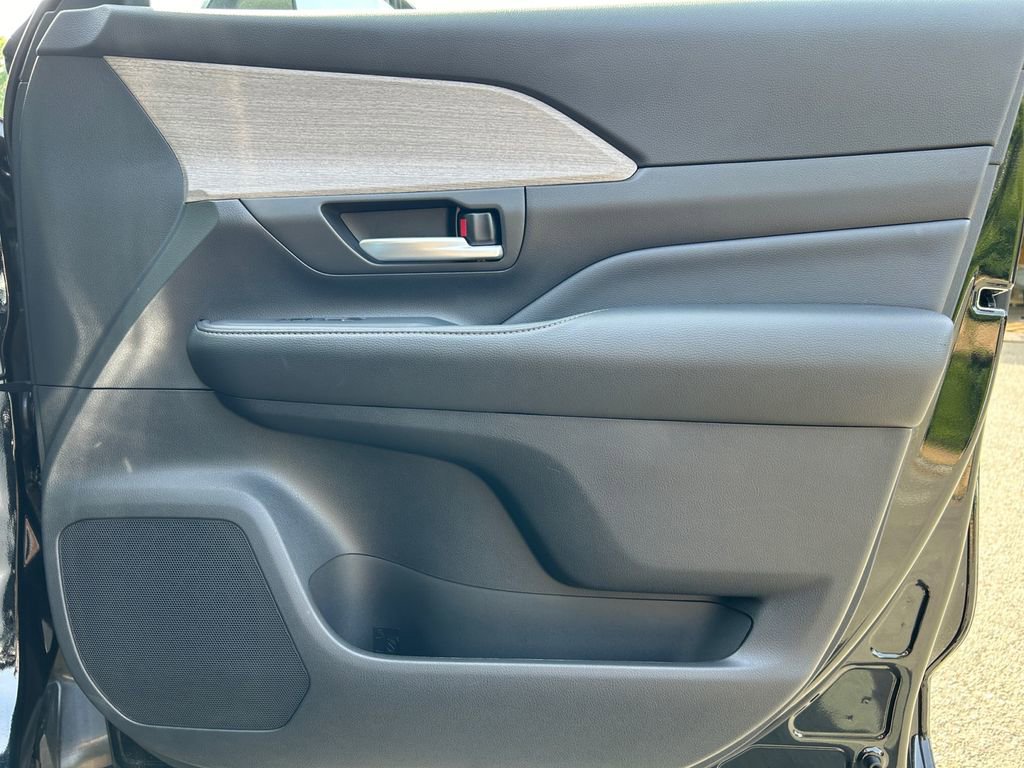 Used 2024 Toyota Grand Highlander Platinum image 25