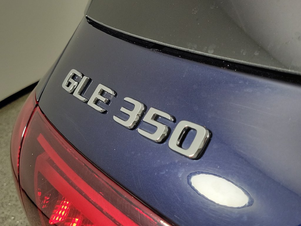 Used 2022 Mercedes-Benz GLE 350 w/ AMG Line Exterior image 6
