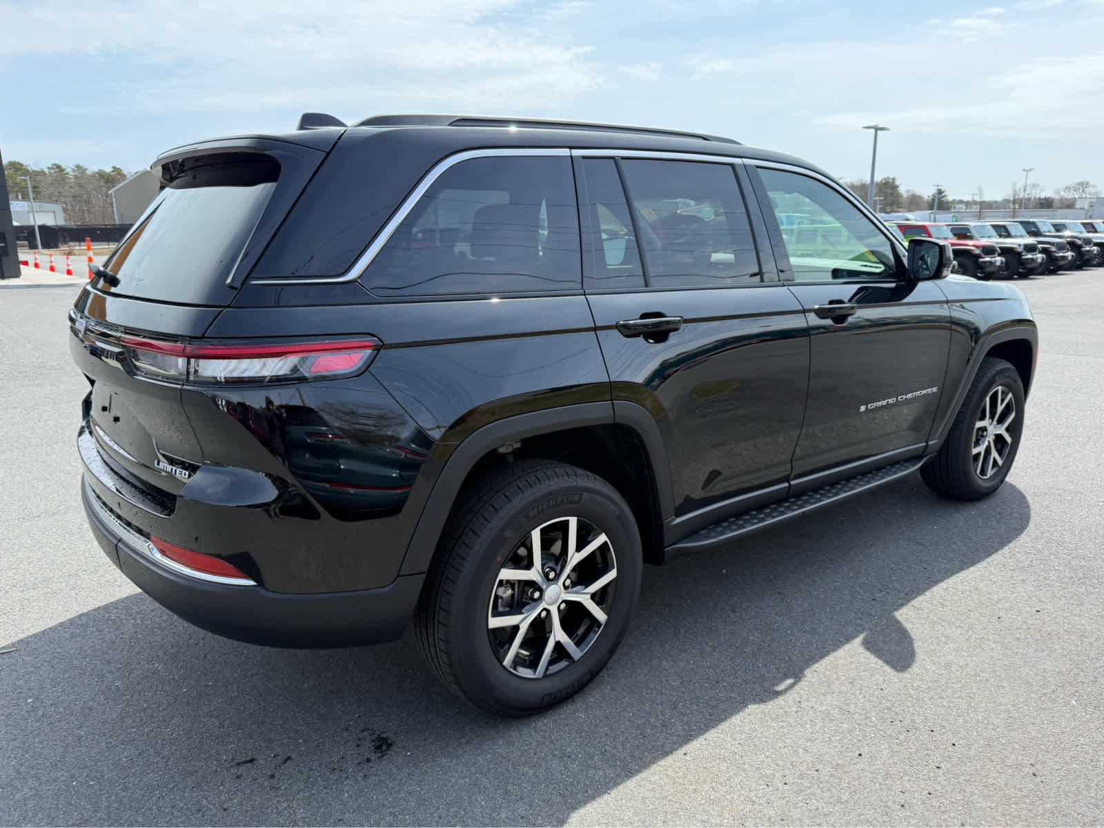 Used 2025 Jeep Grand Cherokee Limited image 10