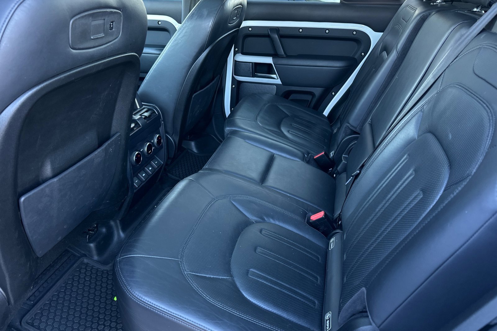 Used 2020 Land Rover Defender 110 HSE image 12