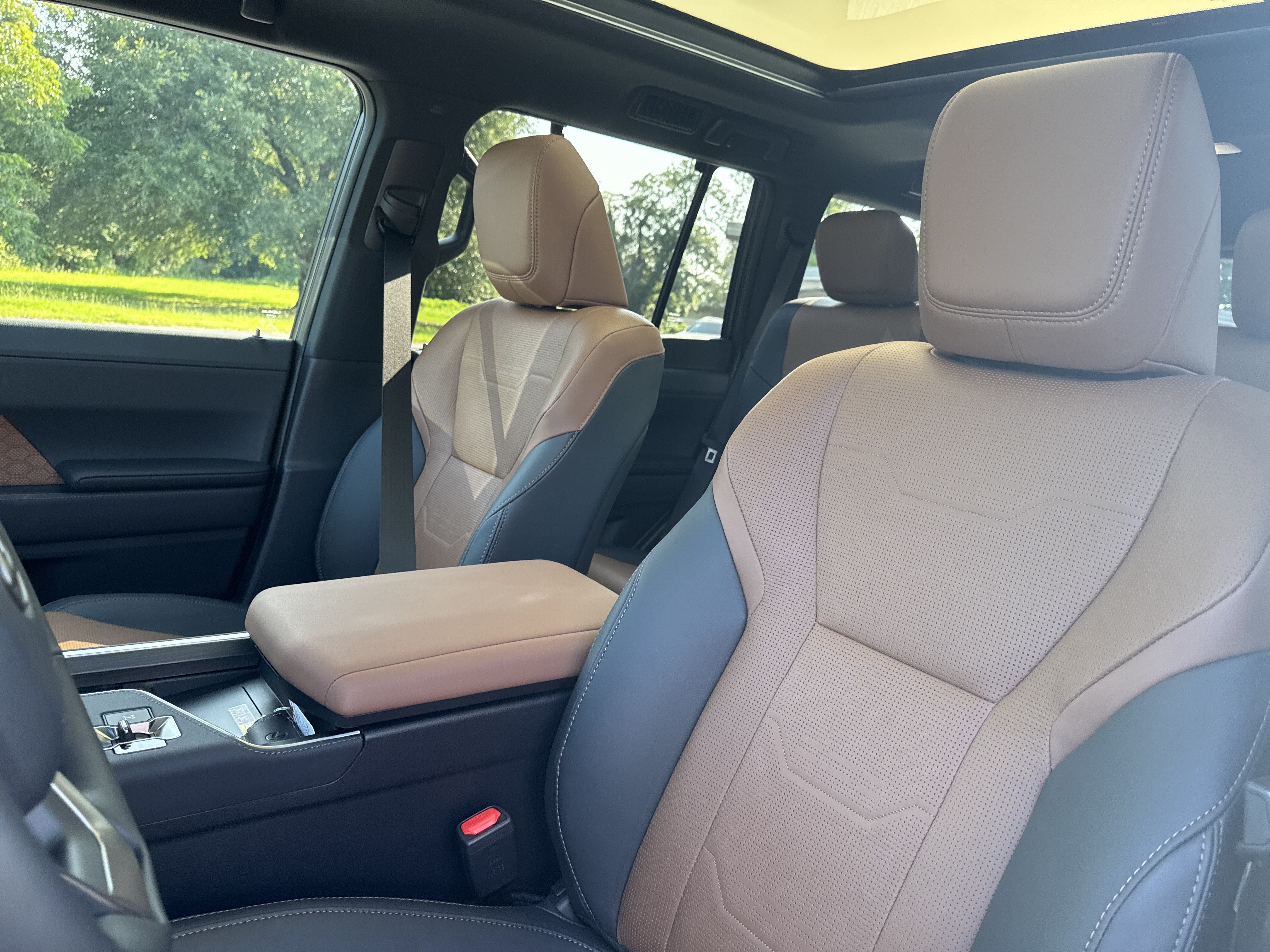 Used 2026 Lexus GX 550 w/ Accessory Package (2T) AWD/4WD image 14