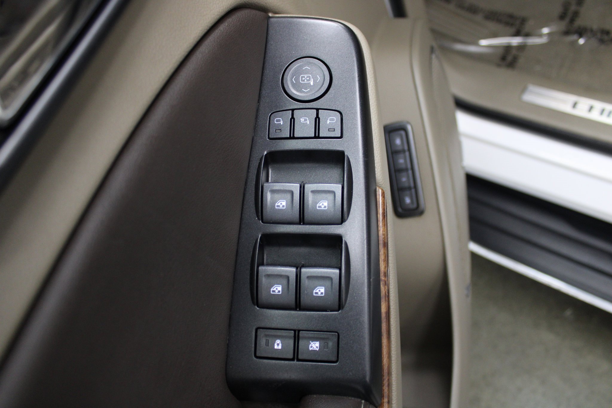 Used 2020 Chevrolet Suburban Premier image 8