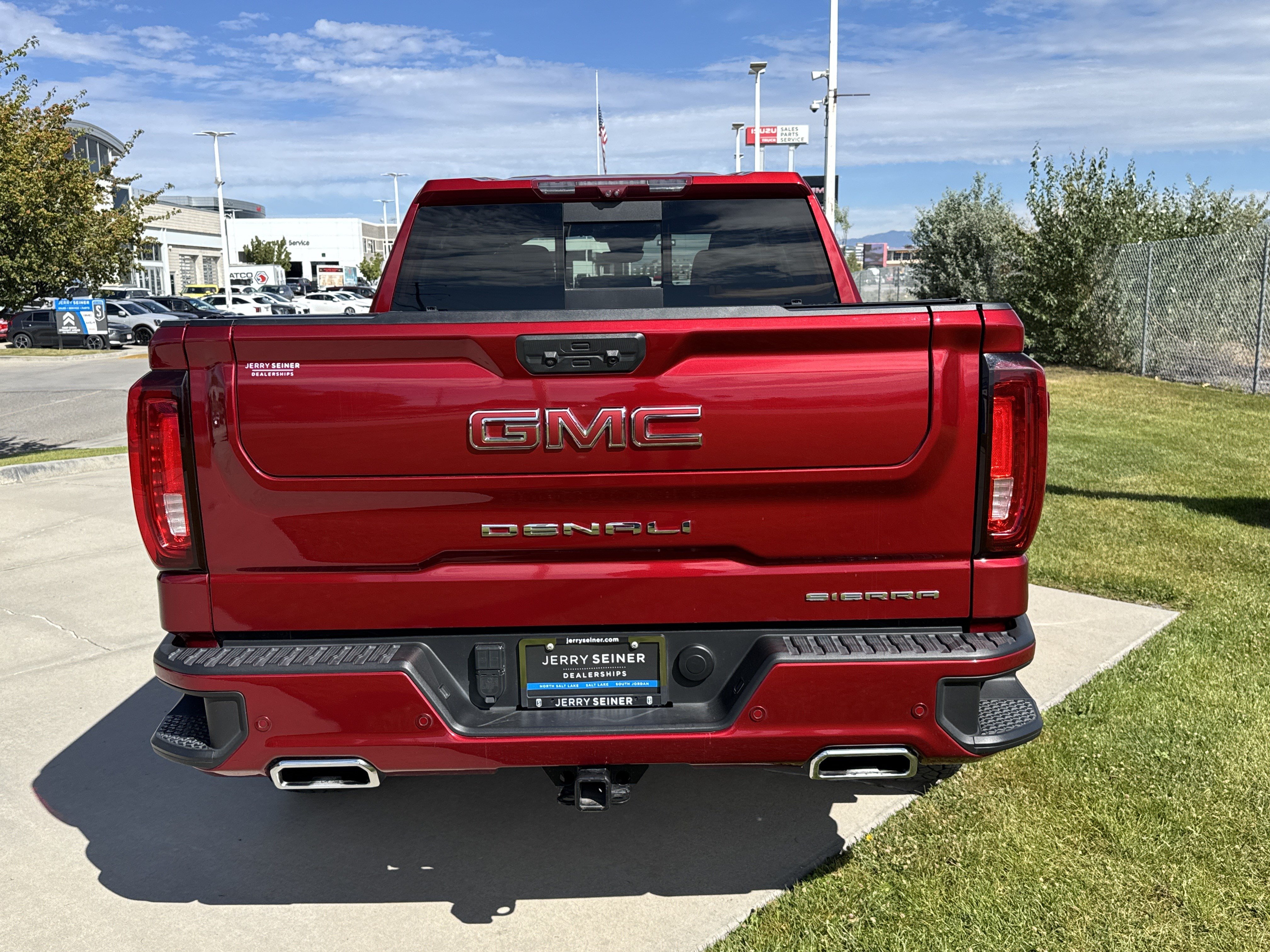 Used 2023 GMC Sierra 1500 Denali w/ Technology Package AWD/4WD image 4