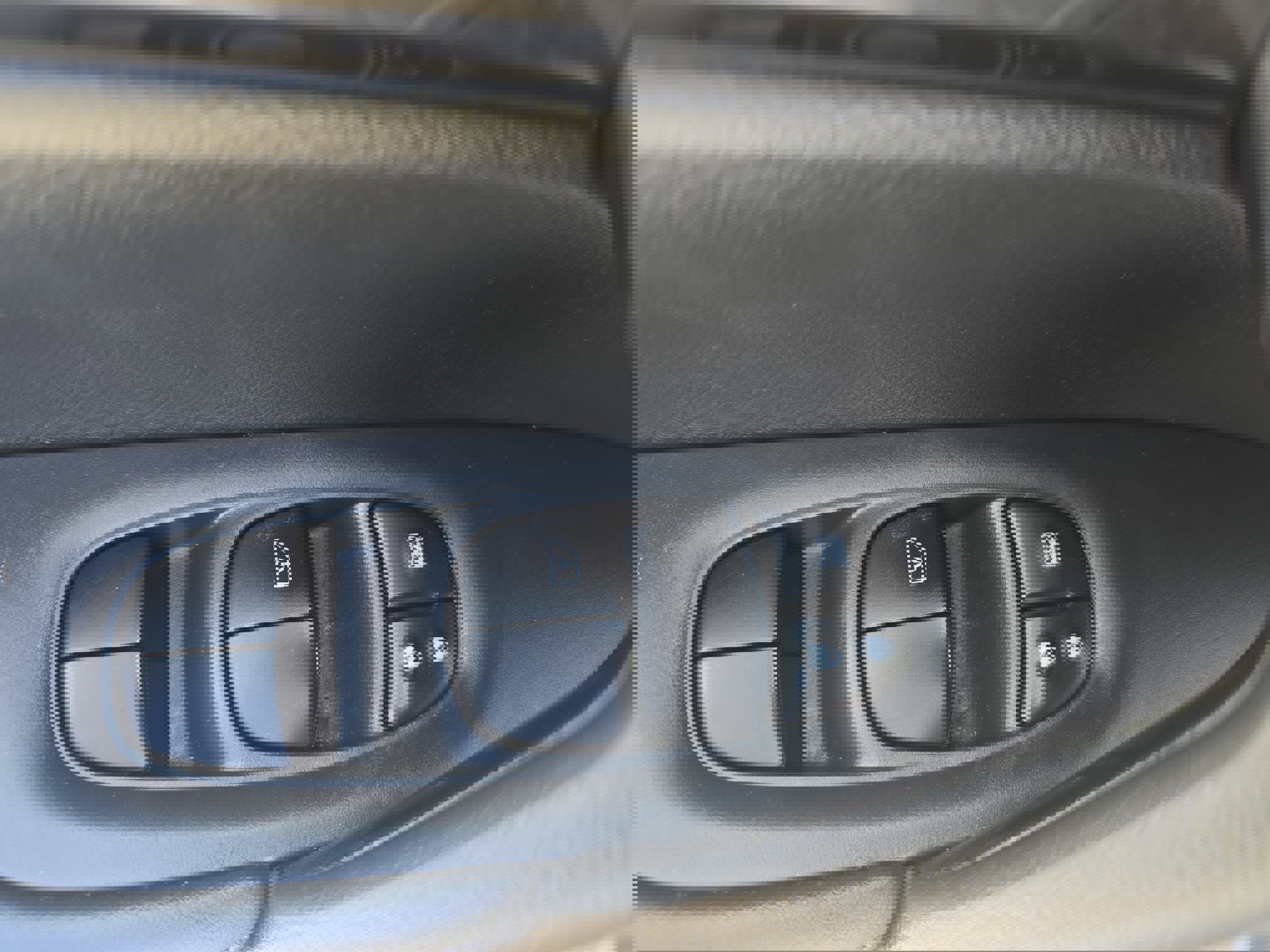 Used 2018 Nissan Rogue SV image 29