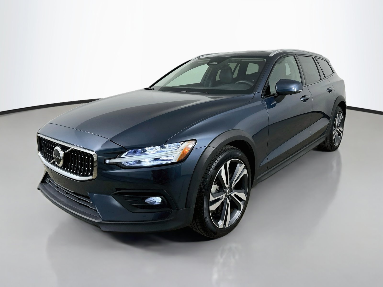 Used 2025 Volvo V60 B5 Cross Country Plus