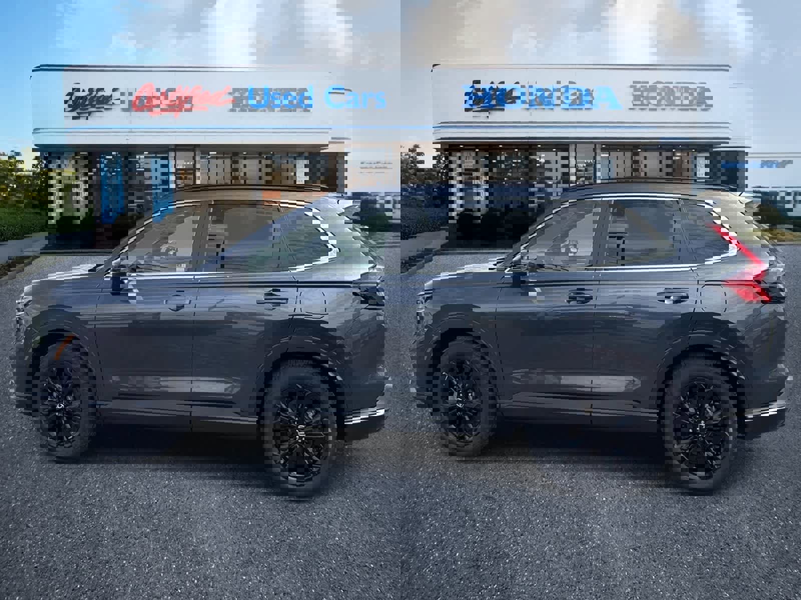 Used 2024 Honda CR-V Sport Touring image 2