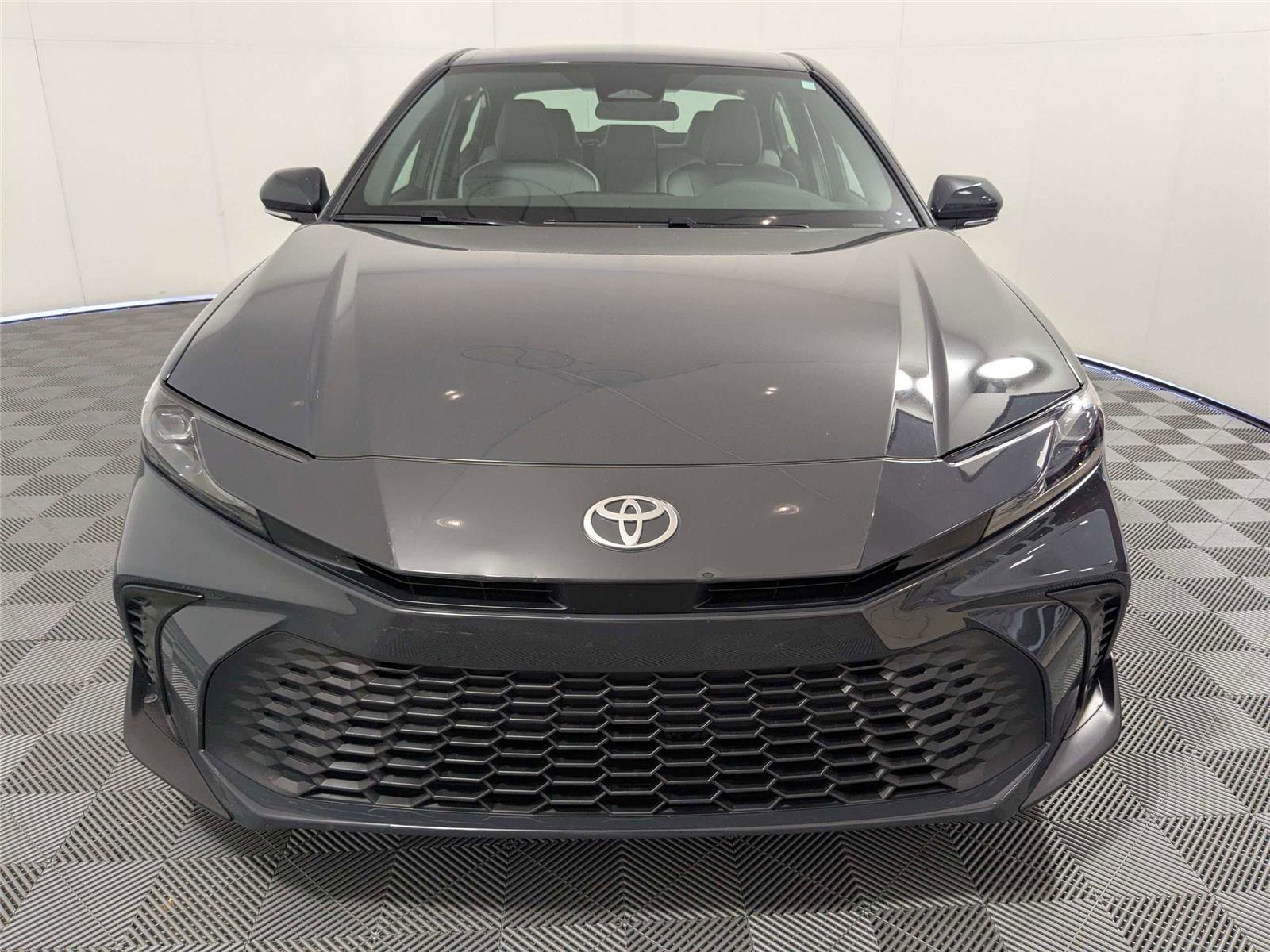 Certified 2025 Toyota Camry SE FWD image 3