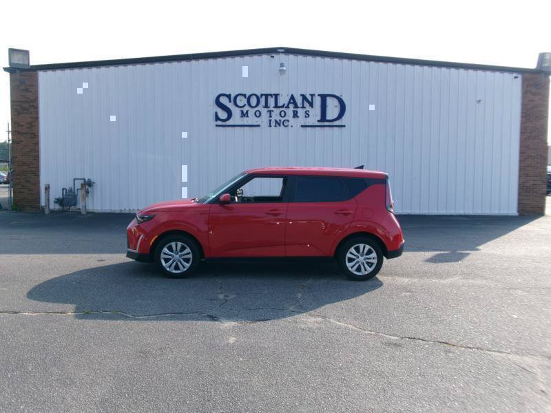 Used 2025 Kia Soul LX FWD image 1