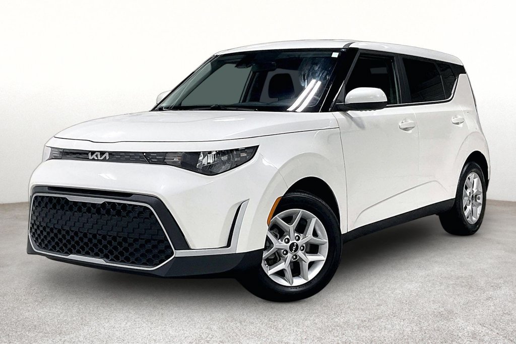 Used 2025 Kia Soul LX w/ LX Technology Package FWD image 14
