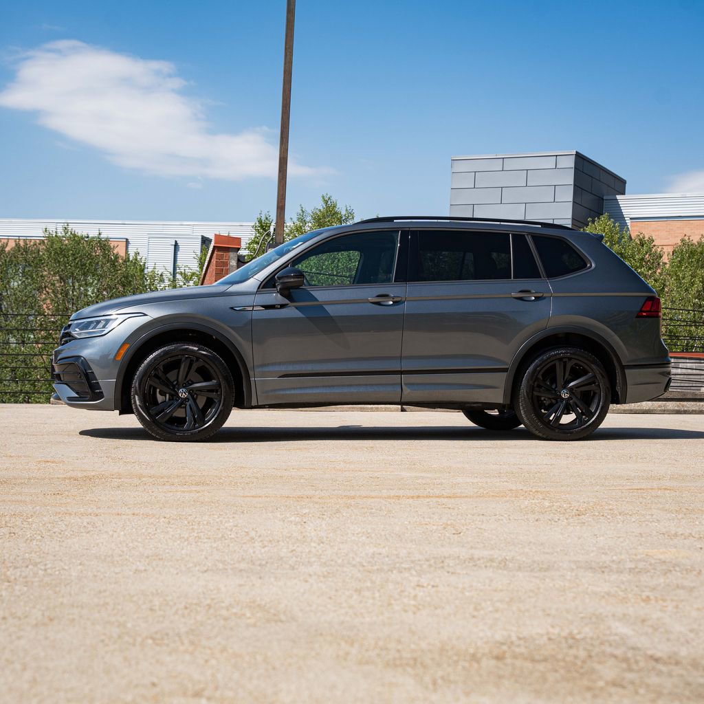 Certified 2023 Volkswagen Tiguan SE R-Line FWD image 3
