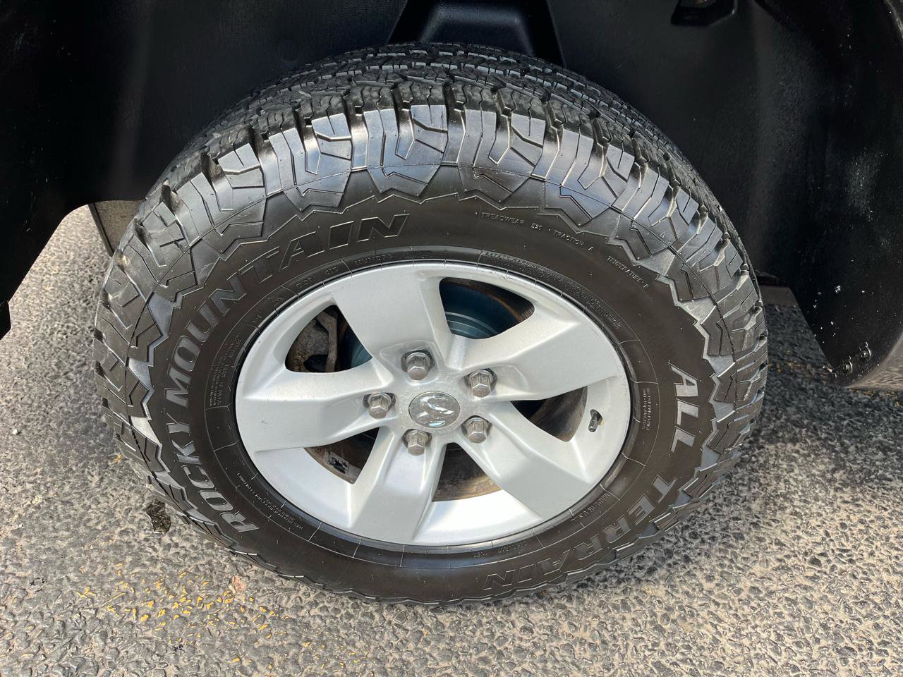 Used 2016 RAM 1500 Classic SLT AWD/4WD image 13