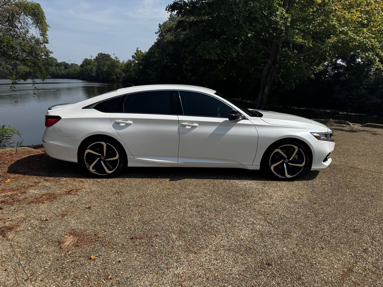 Used 2022 Honda Accord Sport image 3