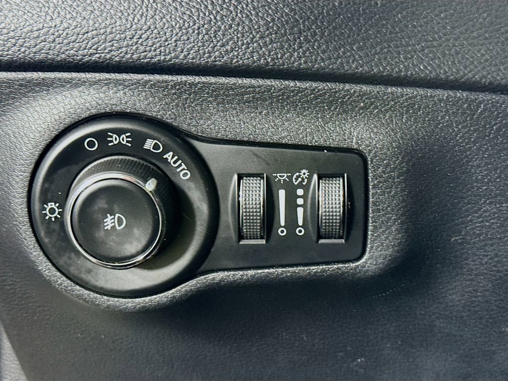 Used 2018 Jeep Compass Limited w/ Navigation Group AWD/4WD image 21